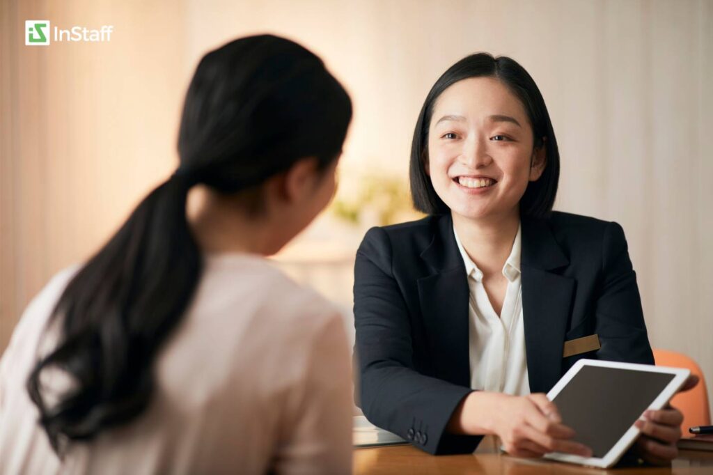 Why Hospitality and Bookkeeping Teams Need Integrated Time Tracking and Paystub Systems